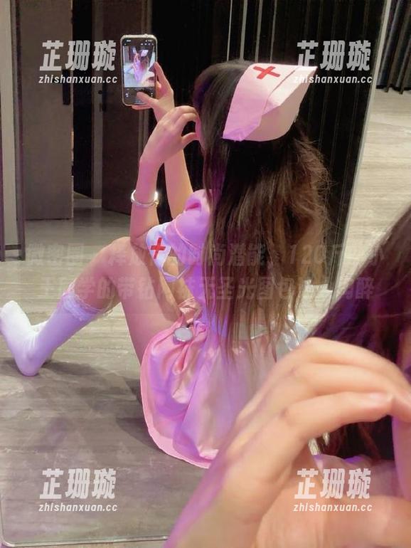 微密圈 - 释放你的时尚潜能，120斤的小王同学的带钻网袜无圣光图包让人陶醉