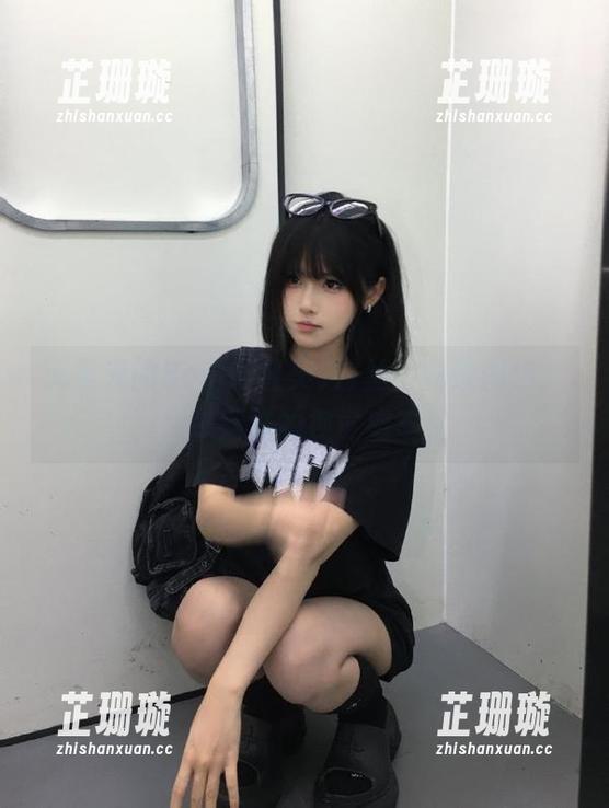 无圣光的Bomi(普美)白丝：解锁图包，尽享别样的视觉盛宴！