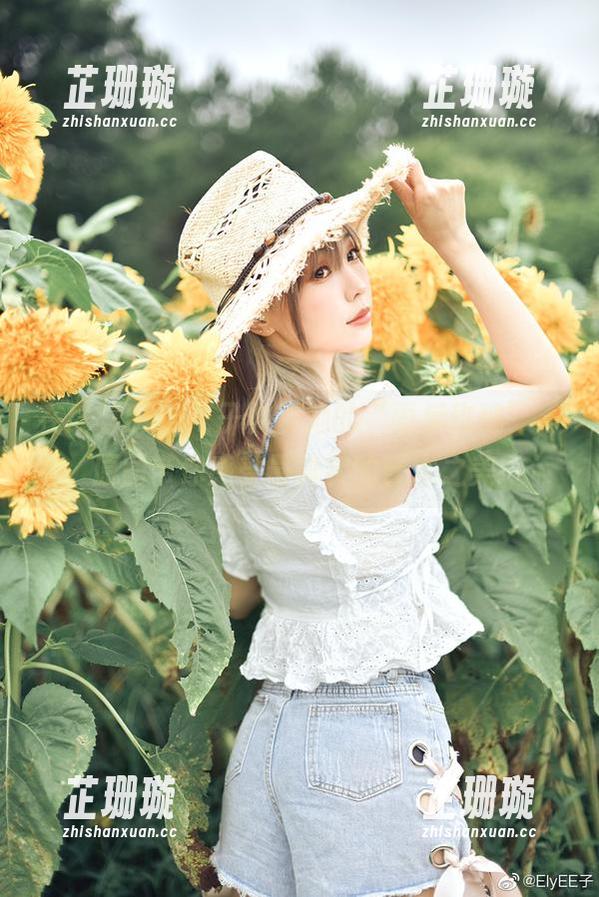 ElyEE子 在线与ElyEE子共赏她的“雨后玫瑰”,原图带你感受最真实的艺术之美!