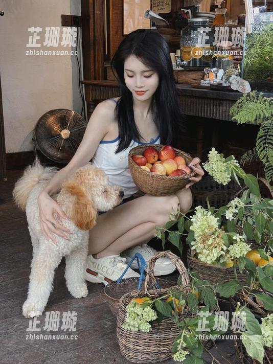 Feilin嗲囡囡 - 分享Arude薇薇最新写真：“可爱”也可以这么有个性，不信来看！