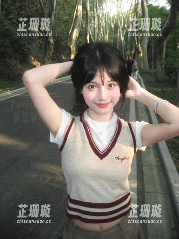 Feilin嗲囡囡-PaPa妈咪 Feilin嗲囡囡 - 一起观看PaPa妈咪的比基尼写真,体验夏季沙滩派对的无限乐趣吧!
