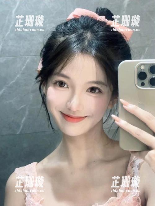 Feilin嗲囡囡 - 施忆佳KITTY的眼镜写真：无圣光中展现真实自我的迷人图片