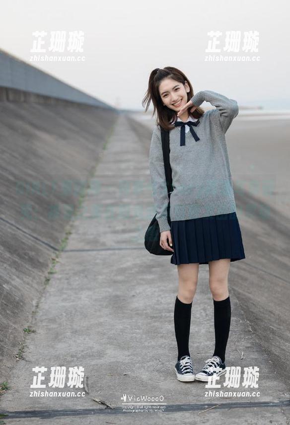 GIRLT果团网 - 何梦兮Stacy高清写真研究：裸足之美在阳光洒落时散发出的灵动之感