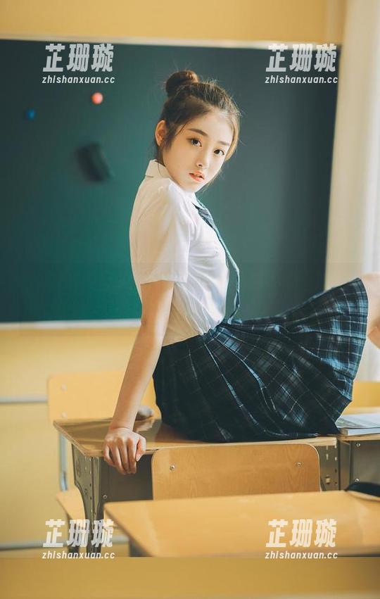 GIRLT果团网 - 陈雅漫的棉袜写真图集，展现生活中的温馨瞬间与诗意画面