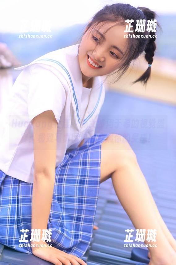 HuaYang花漾 - 兔女郎周于希的视觉盛宴：极致写真图包，点燃你的灵感！