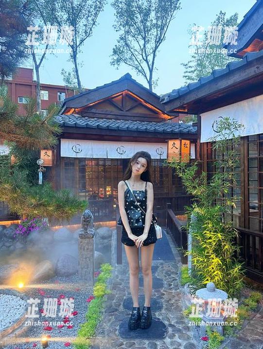 HuaYang花漾 - 小尤奈的双马尾写真图库，点亮你的心灵视界
