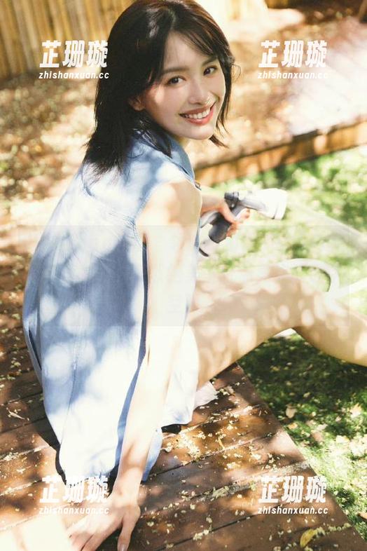 HuaYang花漾 - 领略小海臀Rena教室的美图魅力，获取绝美壁纸点亮你的数字空间