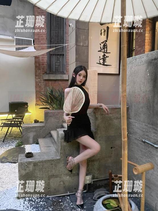 IMiss爱蜜社 - 办公室的另一种美：萌白酱作品在图库中的绽放