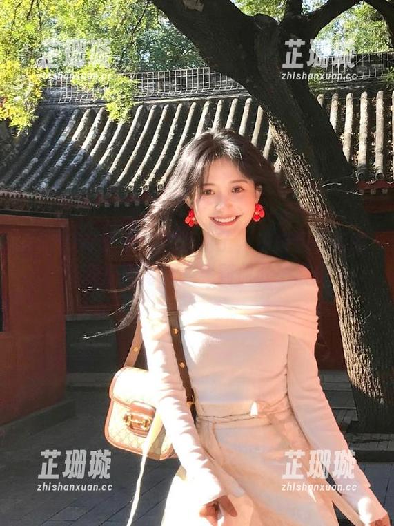 ISHOW爱秀 - 别运动了，快来看小柒的免费原图写真，笑到你肚子疼！