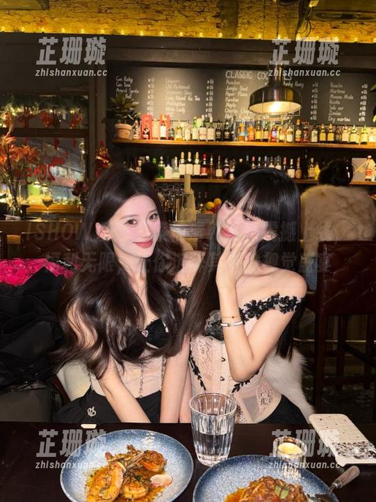 ISHOW爱秀 - 紫楠清纯写真震撼上线，福利无限，让你沉醉其中的视觉盛宴
