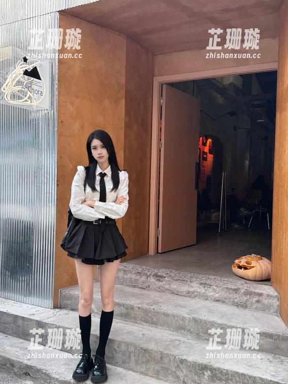 MFStar模范学院 - 一探究竟：夏玲蔓美足高清壁纸，完美捕捉每一个细节