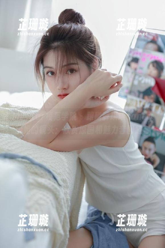 MFStar模范学院 - 跟随薛琪琪sandy学姐的镜头：欣赏原图和魅力套图组合