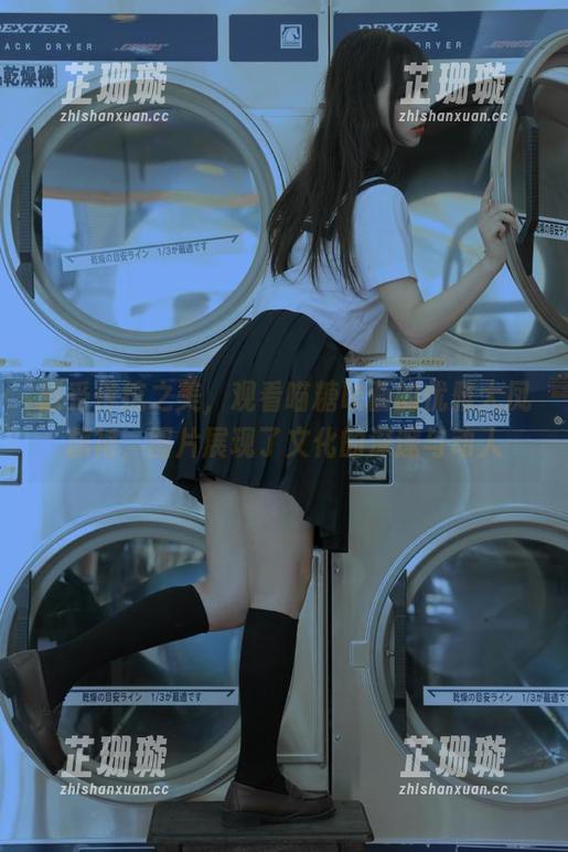 感受传统之美，观看喵糖映画的优雅大凤旗袍，图片展现了文化的深邃与动人
