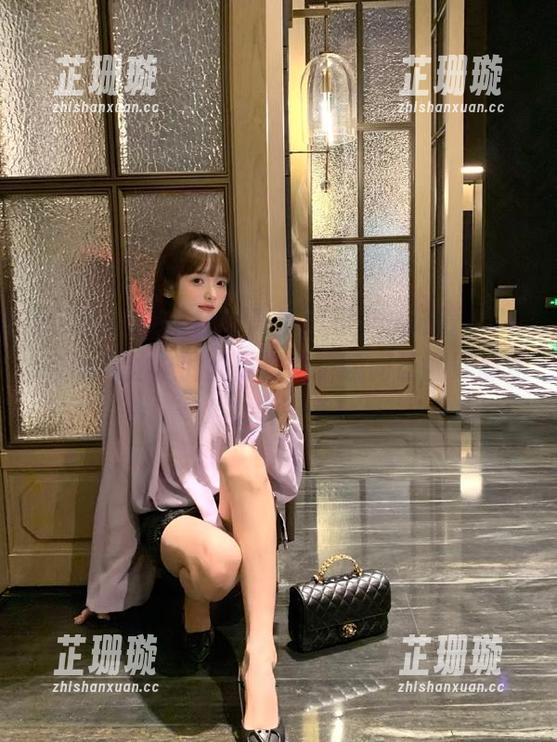 MiiTao蜜桃社 - 高清图集中，陆萱萱Cecilia与丝袜的幽默对话，瞬间让世界都注入欢乐因子！