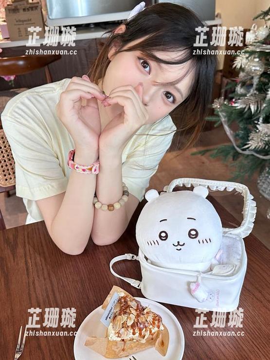 慕丝女郎的户外肉丝高跟：无圣光美图显现出难以抗拒的迷人魅力