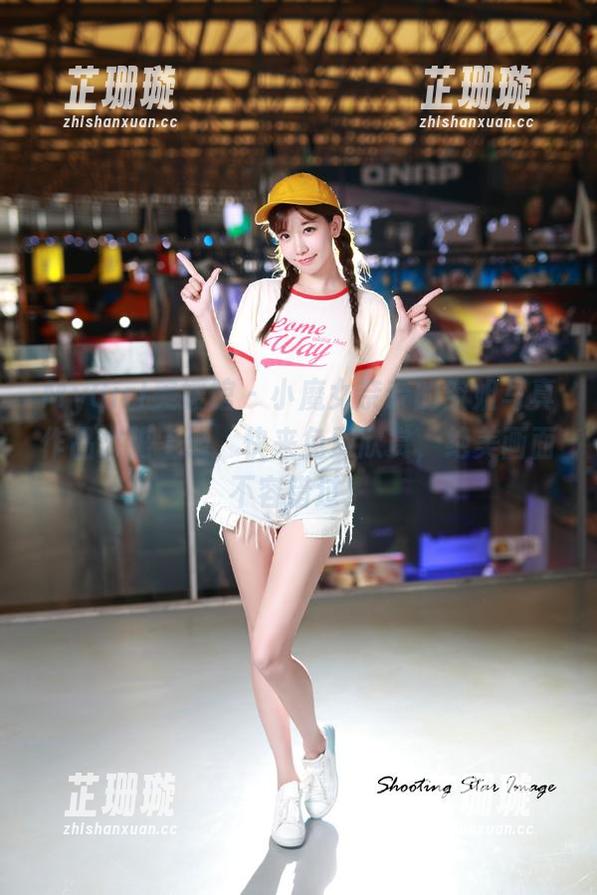 MyGirl美媛馆 - 小魔女奈奈的空姐写真作品火热上线，快来免费欣赏，绝美画面不容错过！