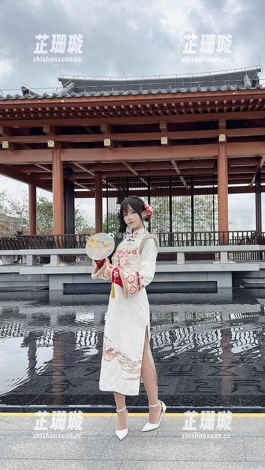 终于等到Neko薇薇的海边美图更新，看看她如何把海风与画面结合得如此完美！