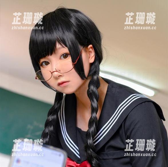 清新脱俗的PAKI草莓酱：最新写真集带你遨游浴缸的梦幻世界