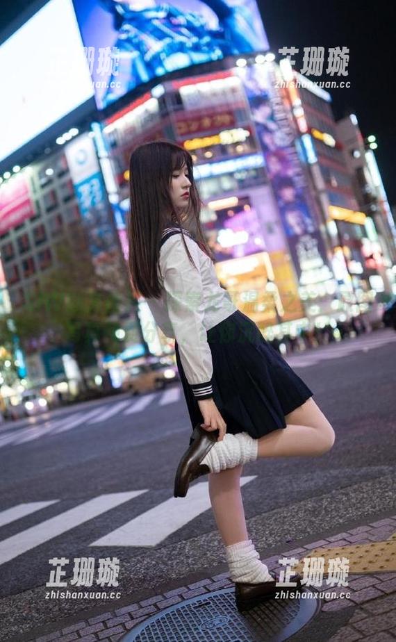 SIW斯文传媒 - 探索龙哥温柔之美：原图写真免费分享，让你沉醉其中！