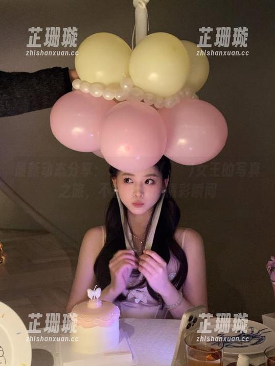 最新动态分享：Sonson(손손)女王的写真之旅，不容错过的精彩瞬间