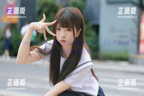 TouTiao头条女神 - 娜依灵儿全新校服写真，最新套图记录下那个美好的校园时光！