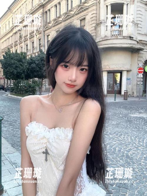 TouTiao头条女神-李思彤 TouTiao头条女神 - 李思彤万圣节专题:精选作品集,领略节日的奇幻与惊悚
