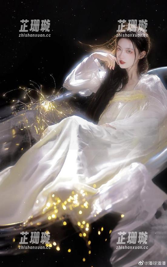 TouTiao头条女神 - 倾情呈现白一晗空姐的无圣光美图，探索她的空中故事