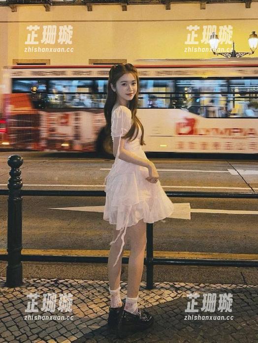 TouTiao头条女神 - 金圣雪高跟鞋写真作品集：尽享优雅美丽并免费下载每一张