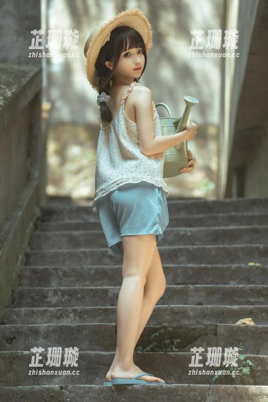 UGirls尤果网 - 来看看周于希女友的无圣光写真，图片中每一帧都是艺术的体现，绝对不容错过！