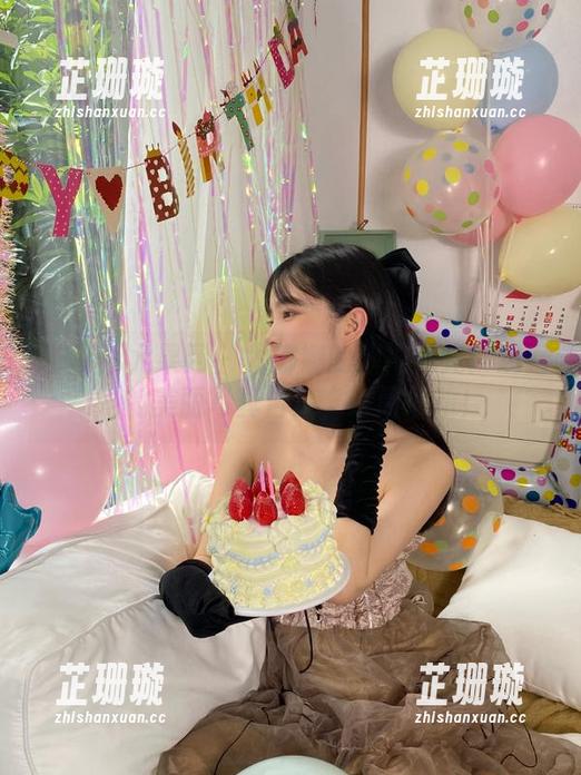 UGirls尤果网 - 尤娜娜的旗袍时光：观看她的美丽写真合集，瞬间心动！