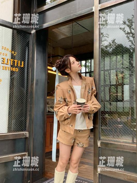 UGirls尤果网 - 不容错过的福利：李思宁连体衣写真，精美图片让你心动！