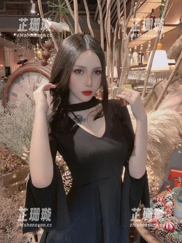走近Vams子的白衬衫：清新cos风格图册，感受别致魅力