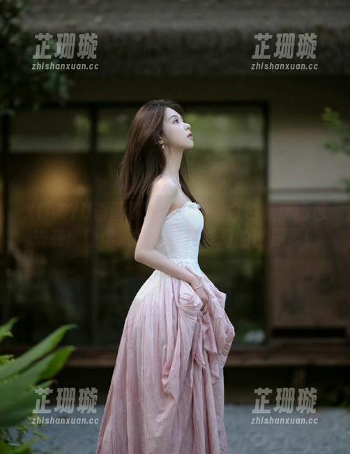 XIAOYU语画界 - Miko酱白色私房图包来袭：让你沉醉在纯净梦幻的世界里！