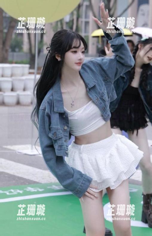 XIAOYU语画界 - 情迷cherry绯月樱的豹纹图包，观看她如何演绎摄影的独特艺术