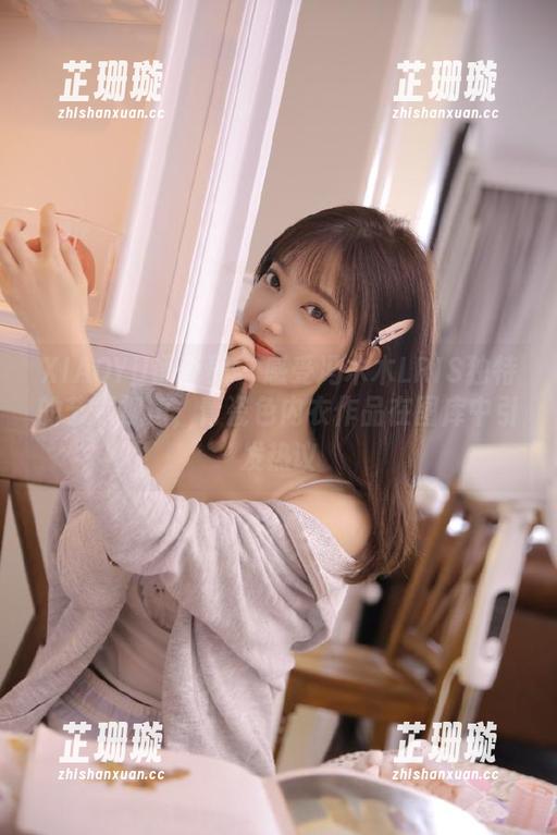 XIAOYU语画界 - 感受冯木木LRIS独特的艺术视角，青瓷色内衣作品在图库中引发热议