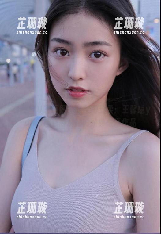XIAOYU语画界 - 细腻的温柔：王馨瑶yanni图包展现她的经典写真作品