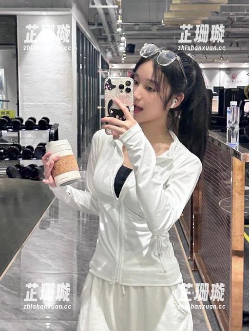 XINGYAN星颜社 - 探索王俪丁呀美腿写真全集，感受她的独特风格与时尚魅力
