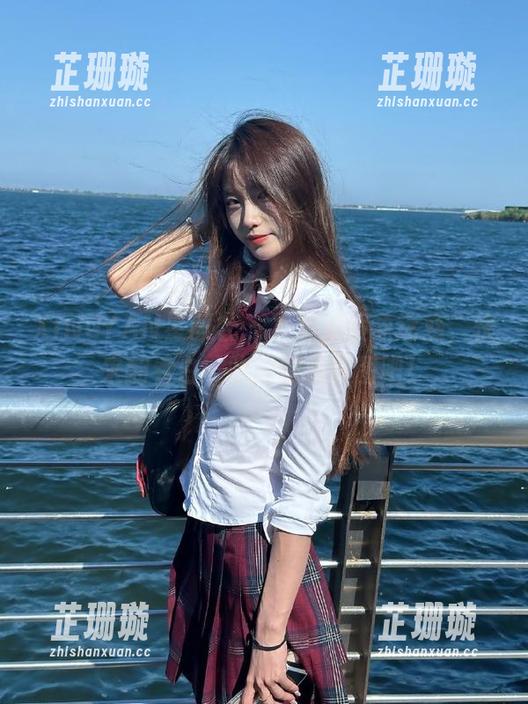 XINGYAN星颜社 - 不想被假象迷惑，快来翻看白一晗的眼镜原图吧！