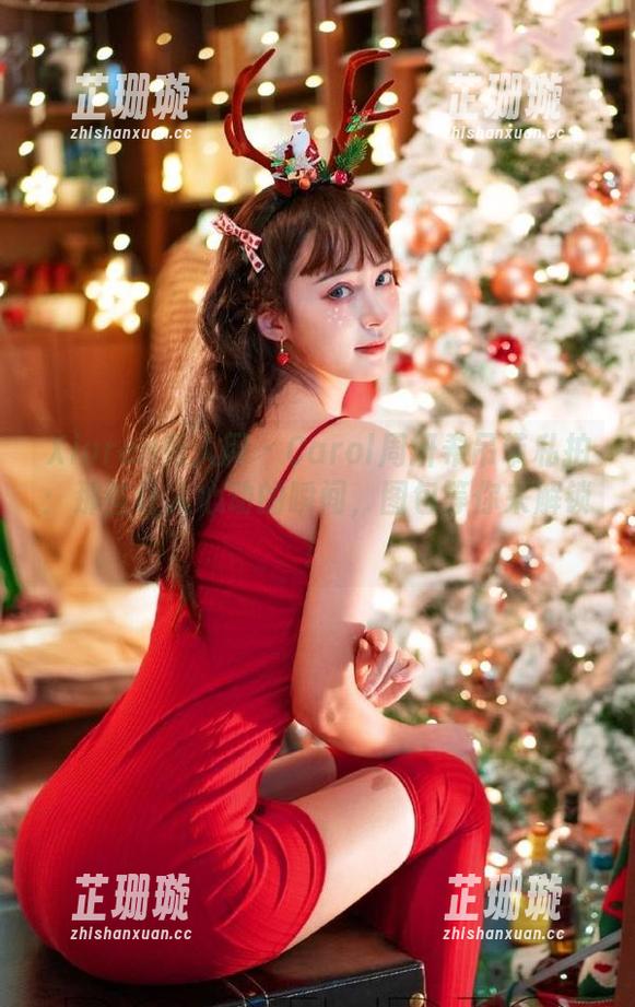 Xiuren秀人网 - Carol周妍希吊带私拍：那些让人心动的瞬间，图包等你来解锁！