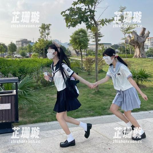 Xiuren秀人网-Lucky沈欢欣 Xiuren秀人网 - Lucky沈欢欣裸足写真图包,探索她柔和细腻的美丽瞬间!