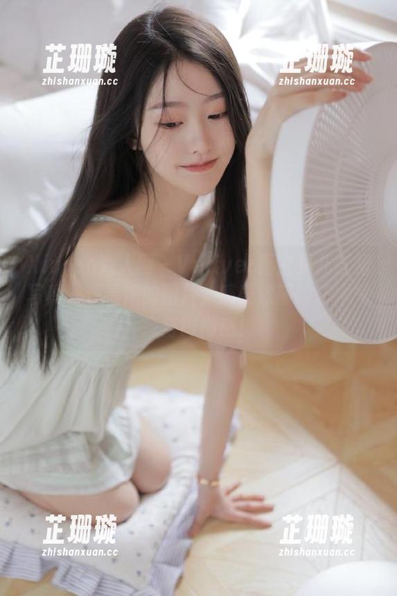 Xiuren秀人网 - Vetiver嘉宝贝儿红裙写真，观看她的图片，感受浓郁的艺术气息与时尚感！