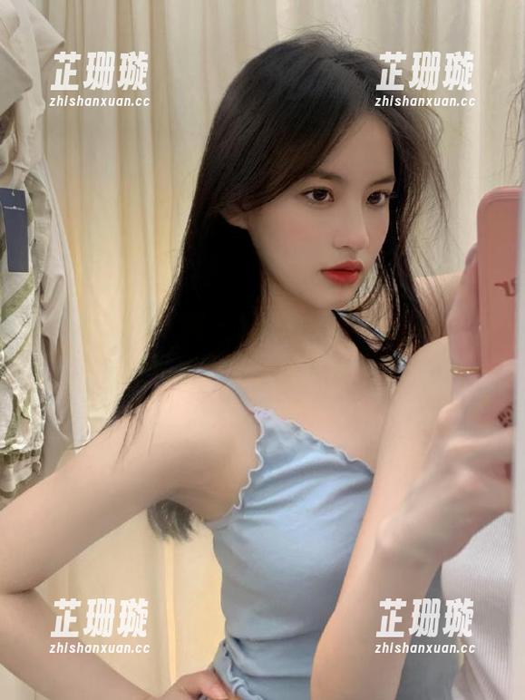 Xiuren秀人网-九千柒柒 Xiuren秀人网 - 细腻生活,九千柒柒肉丝私拍美图呈现自然之美