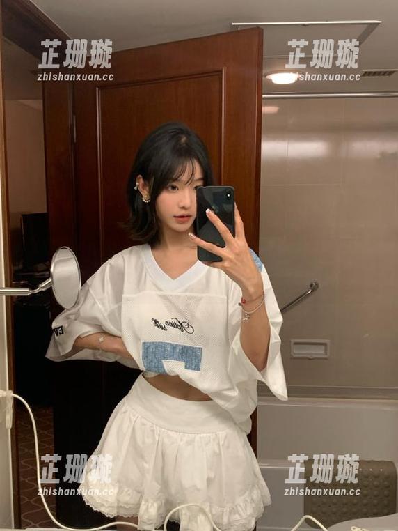 Xiuren秀人网 - 黑色运动内衣与南初妹妹的奇妙碰撞，尽在无圣光美图中