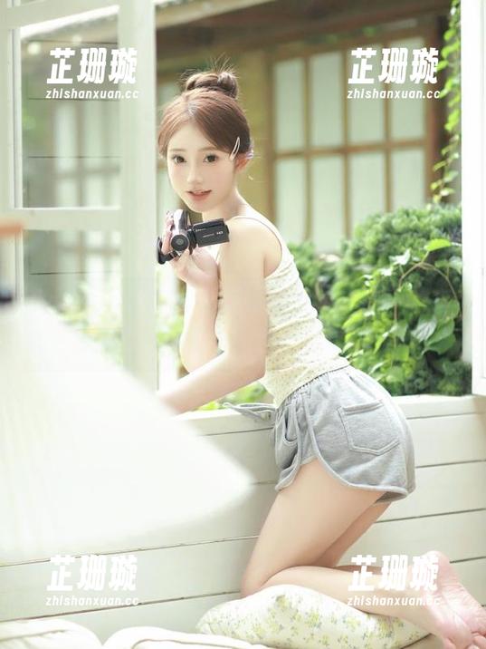 Xiuren秀人网 - 感受周于希Sally的套装魅力：美图与图包一起带你领略