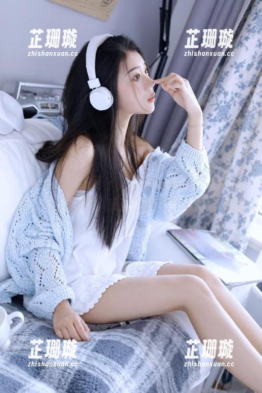 Xiuren秀人网 - 温柔摄影瞬间，小小白思宜写真图包，感受她的不凡魅力与温暖