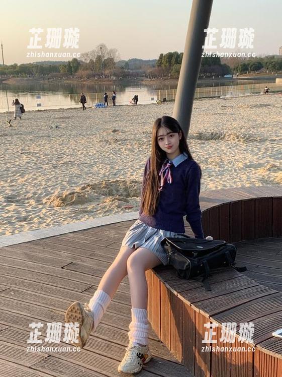 Xiuren秀人网-小蛮妖 Xiuren秀人网 - 最新图库奇观!小蛮妖的连衣裙,时尚与吐槽的撞击真是绝了!