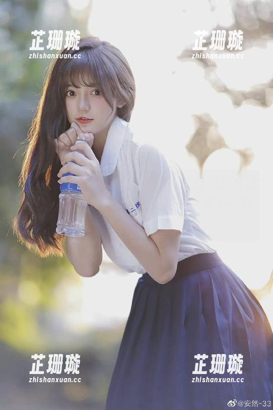 Xiuren秀人网-张思允Nice Xiuren秀人网 - 张思允Nice的美脚魅力无穷:原图与图集中展露的不只是外在的精致