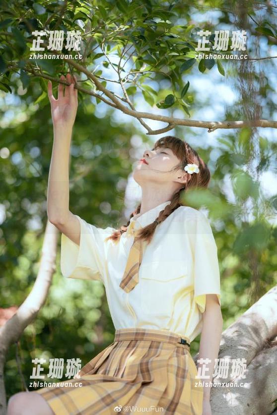 Xiuren秀人网 - 戴渃欣甜美JK写真合集，免费下载与青春同行的美好时光