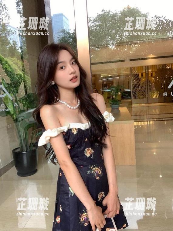 Xiuren秀人网-拍黄瓜girl Xiuren秀人网 - 2023最新!拍黄瓜girl白丝美图,甜美与优雅的完美结合!