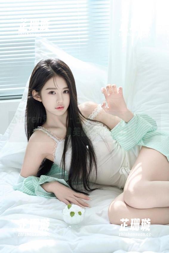 Xiuren秀人网-王伊纯 Xiuren秀人网 - 王伊纯黑白写真作品:为你打造唯美雅致的壁纸风格
